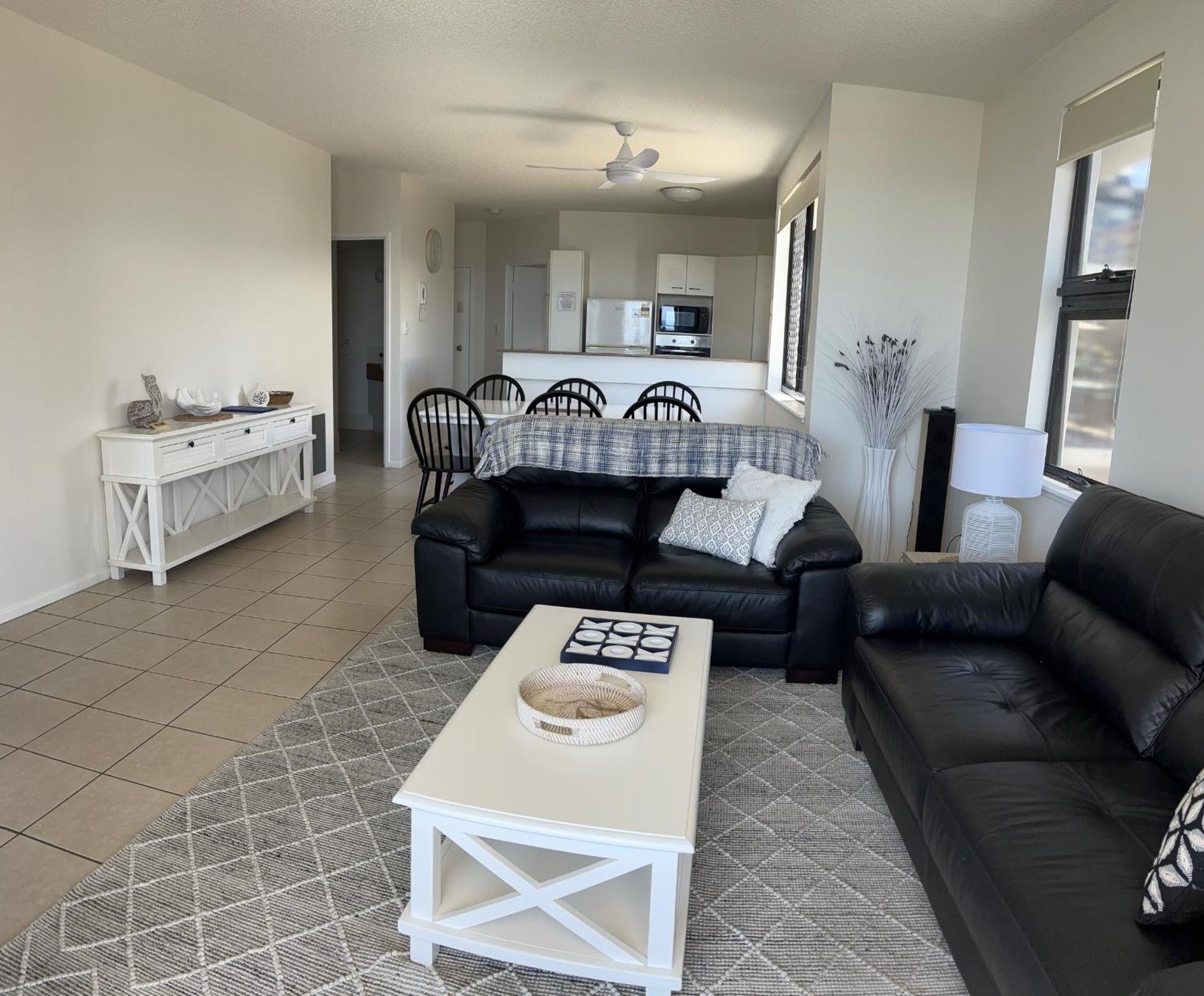 Kings Row Apartments Καλούντρα Εξωτερικό φωτογραφία