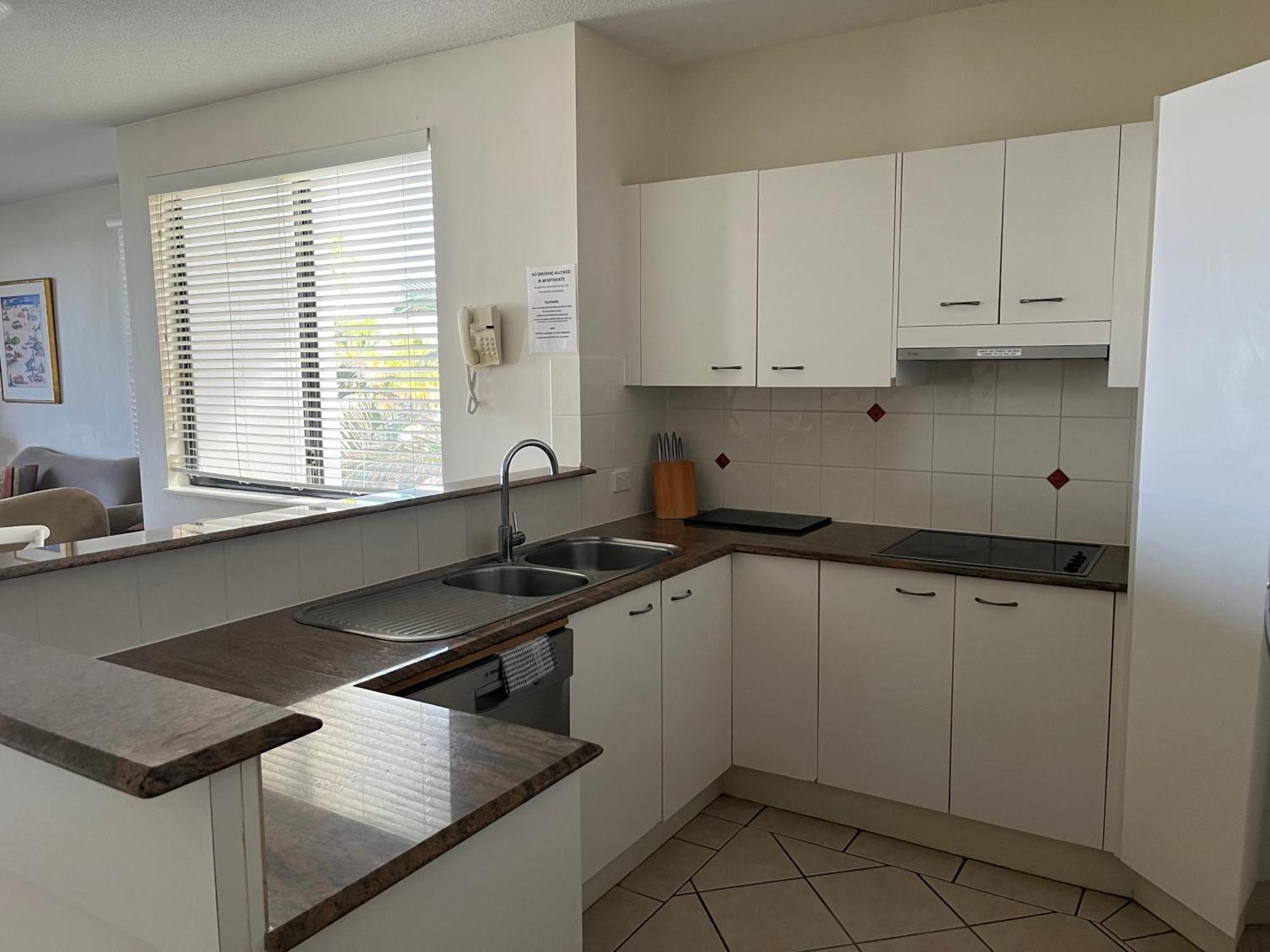 Kings Row Apartments Καλούντρα Εξωτερικό φωτογραφία